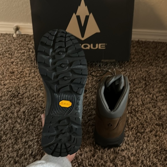 Vasque hiking boots - Picture 5 of 6